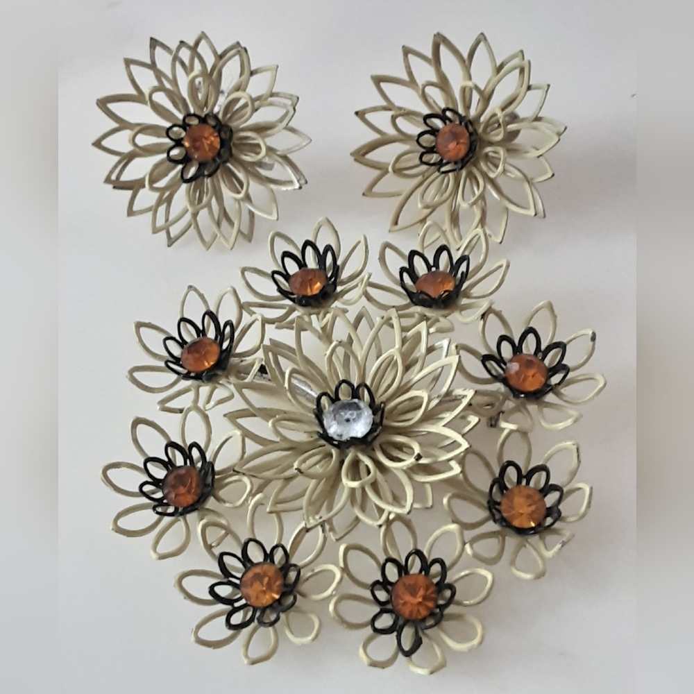 KRAMER Off White Enamel Openwork Flower Brooch | Screw Back Demi-Parure Set-Vtg